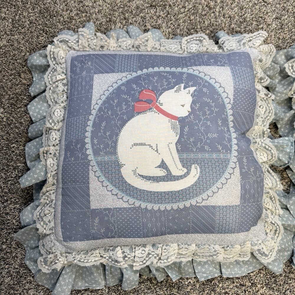 Vintage Set of 2 Cat Pillows w/Lace Country Blue Ruffle Trim Handmade - Picture 2 of 6